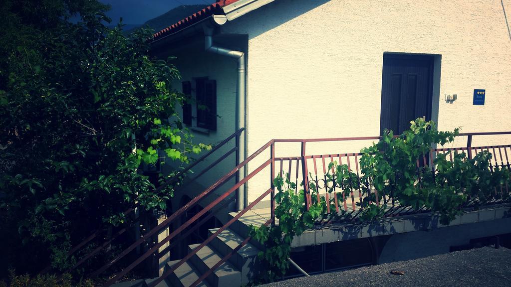 Apartmani Cempres Senj Senj  Kamer foto