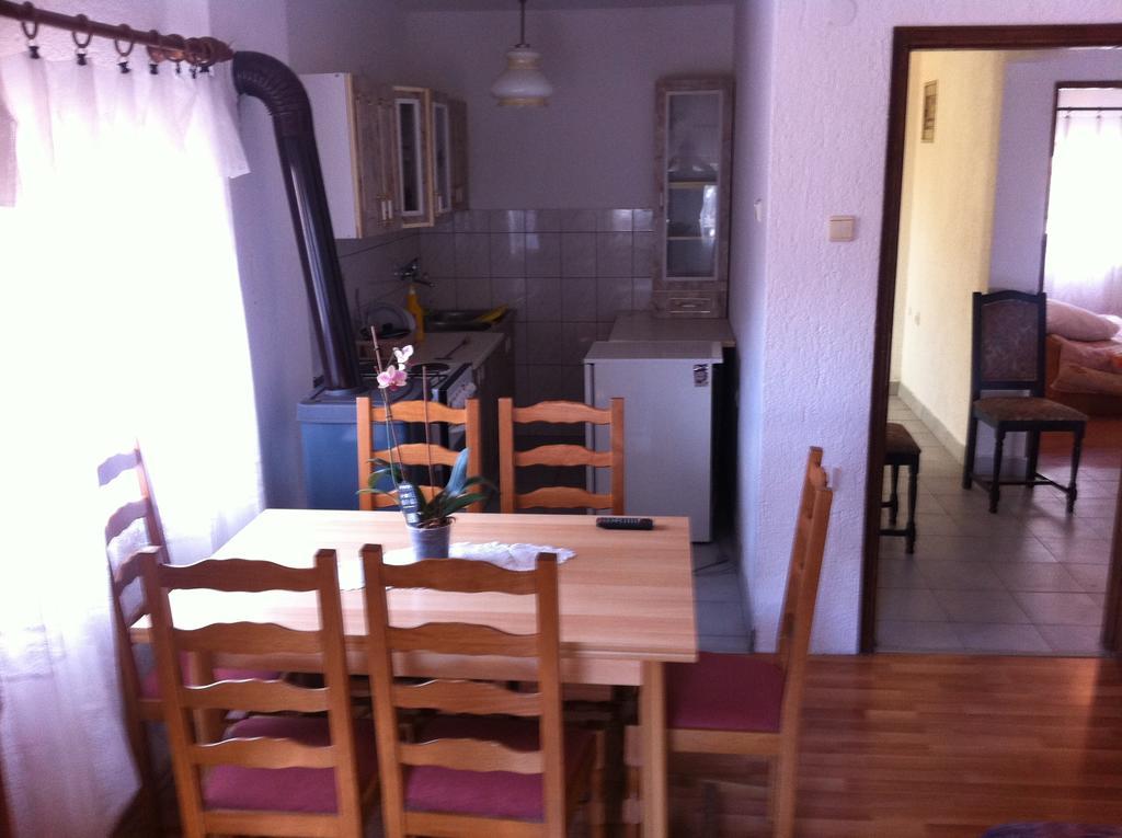 Apartmani Cempres Senj Senj  Kamer foto